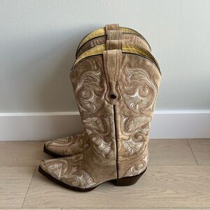 Corral Women’s cowboy boots size 9